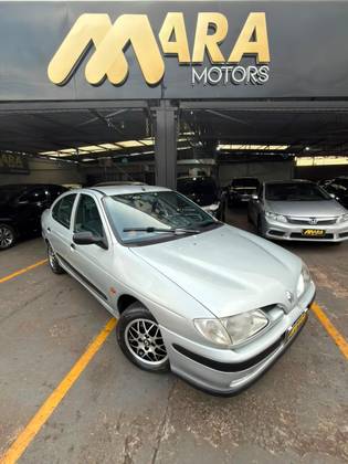 RENAULT MEGANE 2.0 RT SEDAN 8V GASOLINA 4P MANUAL RENAULT MEGANE 2.0 RT SEDAN 8V GASOLINA 4P MANUAL
